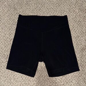 Lululemon align 6” black women’s bike shorts with a pocket in the back size 6